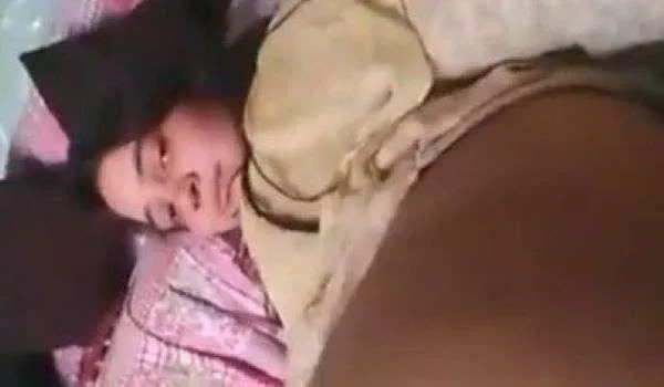 Pakistani Ladki Apni Choot Aur Boobs Dikhate Hue