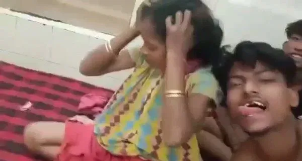 Sasti Randi Ko Lafange Ladko Ne Ghar Me Lake Choda