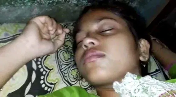 Chacha Ne Apni Bhatiji Ko Neend Me Choda